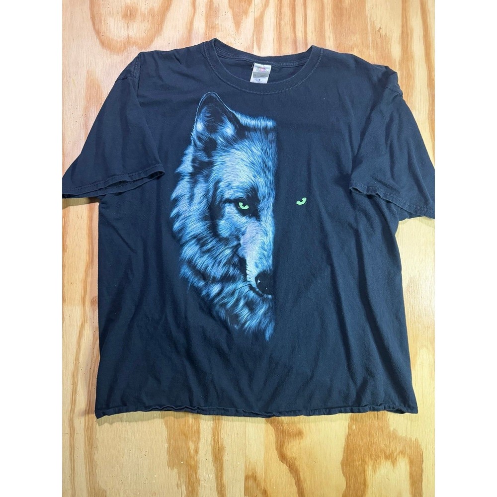 Vintage Wolf Two-Face Graphic Nature T-Shirt